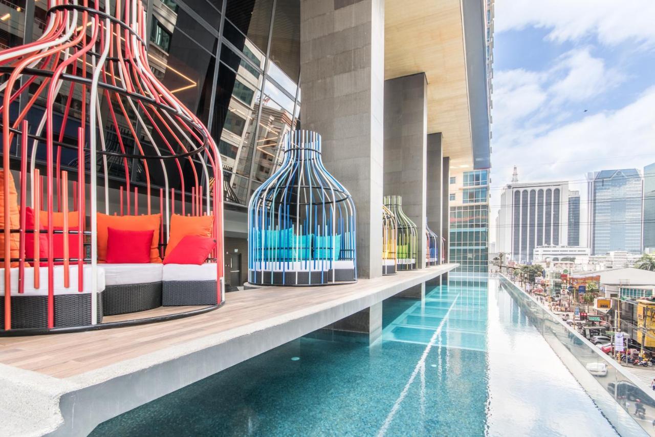 I'M Hotel Makati City Exterior photo Skyline pool
