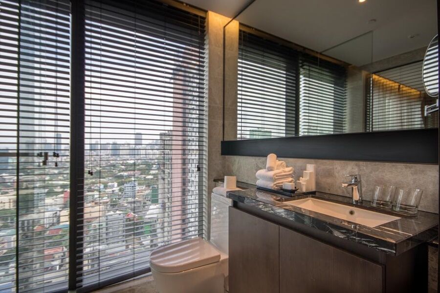 I'M Hotel Makati City Exterior photo Venetian blinds